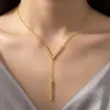 Collar minimalista de moda transfronterizo, cara sonriente chapada en oro, versátil para el uso diario y como regalo, con un pequeño colgante de ladrillo de oro en forma de lágrima