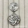 Botones metálicos de pequeño patrón floral para trajes, abrigos de lana tejidos, botones decorativos versátiles para coser a mano