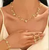Europeo y Americano Transfronterizo Más Vendido Moda Lujo Ligero Nicho Diseño Collar Pendientes Pulsera Juego de Joyería de Tres Piezas