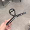 Pinza de Agarre de Metal con Forma de Cruz Geométrica de Diamante y Destello Perlado Negra de Lujo Ligero Moda de Gama Alta Pinza Versátil Pinza de Tiburón para el Cabello de Mujer