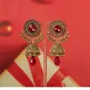 Pendientes de Borla con Cascabel de Piedras Preciosas Transfronterizos Indios para Mujer, Estilo de Lujo Accesible, Pendientes Largos Exagerados de Oro con Pedrería Retro de Palacio