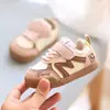 Nueva colección Primavera/Otoño 2026: zapatos para caminar de bebé, zapatillas casuales unisex con suelas suaves y características antideslizantes, diseñados para bebés y niños pequeños