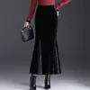 Falda larga de retazos de encaje de terciopelo dorado, a la moda y elegante, para mujer, nueva de otoño 2026, de cintura alta, corte ajustado, bodycon