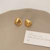 Aretes de Hebilla Cuadrada Geométrica Pequeña Dorada Pulida Fina Aretes Simples de Metal Estilo Frío Vintage Ligeros de Lujo