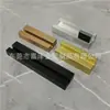 Fabricante Produz Porta-Menus para Restaurantes com Bases de Liga de Alumínio, Bases Sólidas com Ranhuras no Meio e Suportes de Mesa