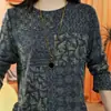 Camiseta estilosa de manga larga con cuello redondo y estampado floral, adorno plateado para principios de otoño, moderna y rejuvenecedora, informal y versátil, capa base adelgazante para mamás