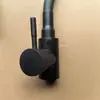 Torneira de Pia Quente e Fria de Aço Inoxidável Preto Fosco Russa de Venda Quente Transfronteiriça com Mangueira de Borracha Três Vias Plana para Pia de Cozinha