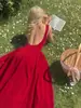 Vestido Retro Estilo Palacio 2026 sin Espalda que Ceñe la Cintura para Mujer, sin Mangas, Elegante Vestido de Longitud Media con Dobladillo Grande, Vestido Rojo Adelgazante