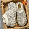 Chinelos de Algodão Masculinos de Inverno com Superfície de Couro, Impermeáveis, Forrados com Lã, Espessos, Botas de Neve Quentes, Calçados de Algodão Preguiçosos para Calçar Facilmente