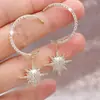 Novos brincos de zircônia lua com temperamento da moda, pingente de estrela octogonal com brilho de diamante, personalidade criativa, brincos requintados, versáteis, da moda