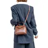 Bolso de axila de moda con diseño de nicho estilo francés para mujer, nuevo modelo 2026, bolso cruzado de piel de vaca, bolso de mano de un solo hombro de color liso para mujer