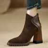 2026 Botines de Tobillo de Tacón Alto con Punta Afilada, Estilo Coreano de Moda, Chic, Otoño/Invierno, Suela de Goma, Tacón Grueso, Color Café