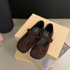 Sapatos Mary Jane vermelhos retrô com laço para mulheres, novo estilo de verão 2026, sapatos baixos super macios para combinar com saias, modernos