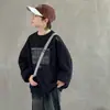 Moletom Infantil Estilo Primavera e Outono 2026 Novas Roupas de Outono para Crianças Camiseta de Manga Longa Moda para Crianças de Tamanho Médio e Grande Camiseta Tendência de Outono para Meninos