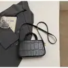 Bolso de Mano Pequeño de Nicho Estilo Coreano para Mujer 2025 Invierno Nuevo Bolso Cuadrado Pequeño a la Moda Simple Bolso de Hombro para el Trabajo