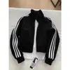 Jaqueta masculina azul escuro com três listras e gola alta, estilo primavera e outono, cardigã esportivo casual, jaqueta com zíper curto para homens e mulheres