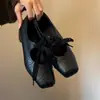 Moda Nicho Sapatinhas com Cadarço Nariz de Porco Femininas 2026 Nova Moda Tendência Aumenta Altura Emagrecimento Bico Quadrado Sapatinhas Delicadas