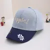 Boné de Baseball Bordado com Letra de Maçã para Crianças Primavera e Verão, Chapéu Fashion Colorido com Proteção Solar para Meninos e Meninas