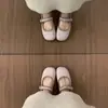 Sapatos femininos Chuyuji estilo coreano de uma tira, bico redondo, baixos, modelo novo 2026, sola macia, confortáveis para os pés, adequados para balé e para o dia a dia.