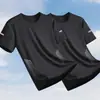 Camiseta de Manga Curta para Homens no Verão, Roupa Esportiva Masculina Respirável para Corrida e Fitness em Seda Gelada de Secagem Rápida, Top Esportivo Masculino Fino com Gola Redonda
