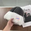Gorros Cálidos de Otoño e Invierno para Mujeres con Circunferencia de Cabeza Grande, Gorros de Lana Tejida, Gorros de Felpa Versátiles de Celebridad de Internet, Pequeños Gorros Versátiles para el Frío que Muestran la Cara, Modernos