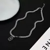 Colar Placa de Nome Tendência para Homens, Design Versátil, Moda de Nicho de Luxo Leve Corrente de Clavícula com Letra Masculina, Corrente Cubana Feminina
