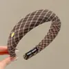 2026 Nuevo Estilo Diadema de Mujer Plisada de Ala Ancha Sensación de Alta Gama Cubre la Parte Superior del Cráneo Hace que la Cara se Vea Más Pequeña Cubre la Raya del Cabello Pinza para el Cabello Accesorio para el Cabello