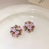 Pendientes Florales Geométricos con Tachuelas de Diamante Aguja Plateada, Pendientes Versátiles de Tendencia de Nicho Únicos y de Moda, Pendientes de Lujo Ligero de Gama Alta para Mujer