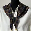 Bufanda Triangular Retro con Hojas Color Café para Mujer, Versátil para Primavera y Verano, Tacto de Alta Gama, Accesorio de Bufanda Decorativo Artístico