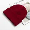 Venta al por mayor del fabricante Gorro cálido de moda para otoño e invierno, Gorro de punto a prueba de frío, Color sólido para exteriores, Protección para las orejas, Gorro de lana, Logotipo bordado