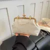 Nova bolsa de noite cheongsam estilo chinês 2026, acessórios retrô com pérolas artificiais, bolsa de ombro, bolsa transversal, bolsa dourada estilo chinês