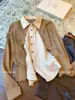 Cardigan de Tricô Khaki Estilo Old Money com Gola Polo Falso de Duas Peças para Mulheres, Nova Coleção Outono 2026, Camisa Elegante de Alta Qualidade para o Dia a Dia