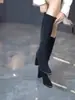 Botas de cano alto quadradas elegantes estilo influencer para mulheres com saltos grossos e zíperes laterais, novas botas da moda 2026