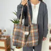 Nuevo Bolso de Hombro de Lana Otoño e Invierno, Bolso Tote Versátil de Alta Calidad, Bolso Cuadros Moderno para Estudiantes, Clases y Viajes