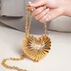 2025 Novo Estilo Design Moderno Uma Alça Estilo Transversal Cor Lisa Textura de Coração Metálico Bolsa Transversal para Mulheres