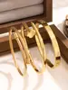 Pulseira Cruzada Shein Popular Flor de Quatro Folhas Aço Inoxidável Combinação Moda Diamante Incrustado Estoque Pronto Banho a Vácuo Ouro 18K