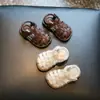 Sandálias confortáveis, sapatos romanos de bico fechado, novas sandálias de verão para bebês, novos sapatos chineses macios e antiderrapantes para crianças pequenas, para meninas