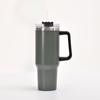 Fornecimento Direto da Fábrica Copo Isolado de Aço Inoxidável de 30oz, Alça Elegante e Simples, Copo de Gelo, Canudo Portátil para Uso no Carro