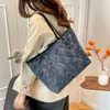 Bolsa Tote Matelassê Cor Sólida Grande Capacidade Moda Tendência Verão 2026 para Mulheres, Bolsa de Ombro e Transversal Popular, Estilo Casual