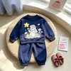 Lindo conjunto para niñas con sudadera de manga larga de conejito de dibujos animados y pantalones jogger de estrella tridimensional, conjunto casual moderno de dos piezas para niños pequeños