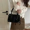 Bolso de mano con textura de tendencia transfronteriza, bolso tipo almohada para mujer, nuevo de Otoño 2026, color liso, con remaches, bolso de hombro único, bolso cruzado para el día a día
