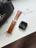 Correa de Reloj con Hebilla Magnética Saturno Patrón de Cocodrilo Adecuada para Apple Watch iWatch Generación 11 10/987Ultra/Se