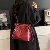 Bolso de Cadena Acolchado de Gama Alta para Mujer 2026 Nuevo Bolso Cubo de Moda Versátil para el Trabajo, Hombro y Cruzado