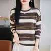 Nova Coleção Outono/Inverno 2026: Blusa de Tricô Feminina de Manga Longa com Design Vazado, Listras Coloridas em Bloco e Mistura de Lã
