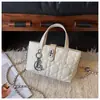 Bolsa de Mão Feminina Nova Primavera 2026 Acolchoada com Diamantes Estilo Coco de Alta Qualidade Versátil para o Dia a Dia Bolsa de Ombro Bolsa Transversal