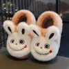 Lindas pantuflas de algodón de dibujos animados para niños, cómodas y cálidas, zapatos de algodón para niños mayores, pantuflas peludas de moda para niñas, forradas de felpa