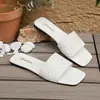 Zapatos de playa de lunares con tira en el dedo del pie 2026, nuevas sandalias planas para la costa, pantuflas de vacaciones, zapatos casuales de moda de verano para mujer para exteriores