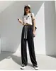 Calça de Seda de Gelo Wide Leg com Bolso de Aba para Verão Feminino, Calça Casual Drapeada para Pessoas Baixas, Efeito Emagrecedor Solto e Calça Versátil de Comprimento Médio para Mulheres