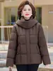 Jaqueta de Penas de Ganso Branco para Mãe de Meia-Idade e Idosa Feminina Marca de Luxo Inverno Novo Acolchoada Tamanho Grande Curta Estilosa Roupa Exterior