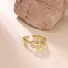 Anel de Flor Trevo de Quatro Folhas Cravejado com Zircônia Transfronteiriço, Luxo Leve, Banhado a Ouro, Personalizado, Anel Geométrico de Alta Qualidade para Mulheres, Comércio Exterior